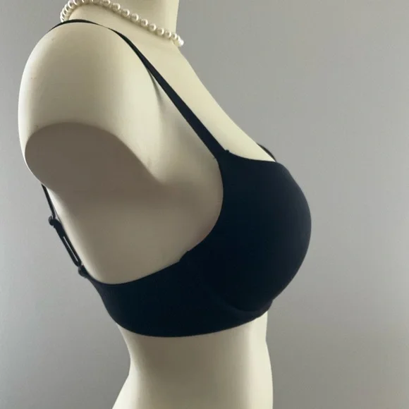 PINK Victoria's Secret Black 34D Bra with Subtle Pink Detail - Picture 5 of 12